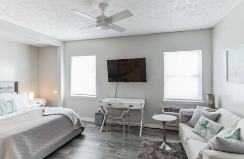 Laguna Beach Estates Condo | Seabreeze Suites Unit C | Pet Friendly!