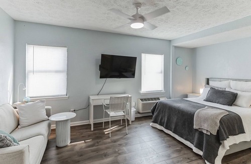 Laguna Beach Estates Condo | Seabreeze Suites Unit D | 2 Minutes to Beach