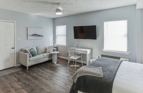 Laguna Beach Estates Condo | Seabreeze Suites Unit D | 2 Minutes to Beach