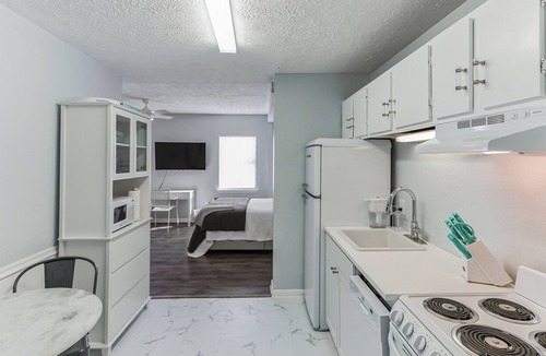 Laguna Beach Estates Condo | Seabreeze Suites Unit D | 2 Minutes to Beach