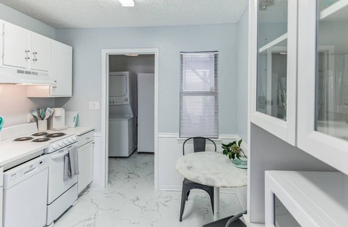 Laguna Beach Estates Condo | Seabreeze Suites Unit D | 2 Minutes to Beach