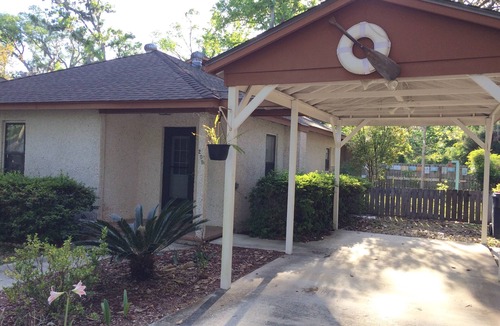 St. Marys House | Seagrove House in Historic District- Dog Friendly, 2 Blocks from Riverfront Park