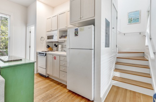 Seaside House | Seaside "Beach Tune" |1BR | 2 Full Baths | Sleeps 4 | King bed | 2 Bikes!