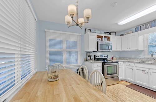 Seaside House | Seaside "Blue Clear Sky" | 2 BR |Pet Friendly| Bikes | Tower |Steps to Beach!