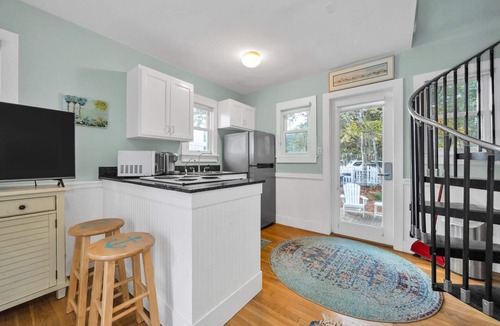 Seaside House | Seaside "Every Hour" | 1 BR | Sleeps 2 | Next to Chapel | Easy walk to Town