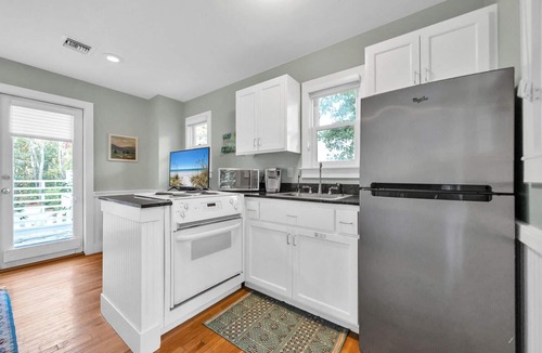 Seaside House | Seaside "Every Hour" | 1 BR | Sleeps 2 | Next to Chapel | Easy walk to Town
