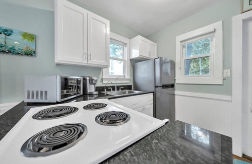 Seaside House | Seaside "Every Hour" | 1 BR | Sleeps 2 | Next to Chapel | Easy walk to Town