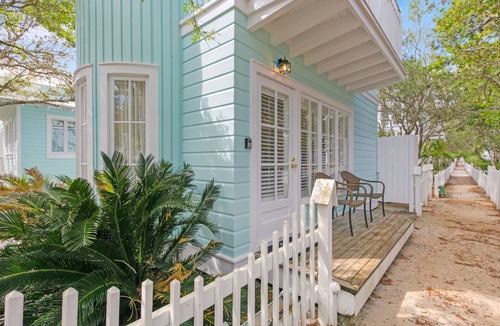 Seaside House | Seaside "Following Seas" |1BR | Sleeps 2| On 30A- Steps Away from Beach!