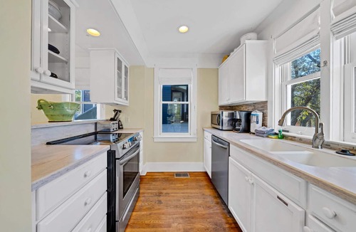 Seaside House | Seaside " Golden Lady" |2BR with Loft |Sleeps 6-8 | Next to West Family Pool!