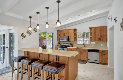 Lauderdale Isles House | Seaside Retreat. Heated Pool/BBQ. Tiki Bar