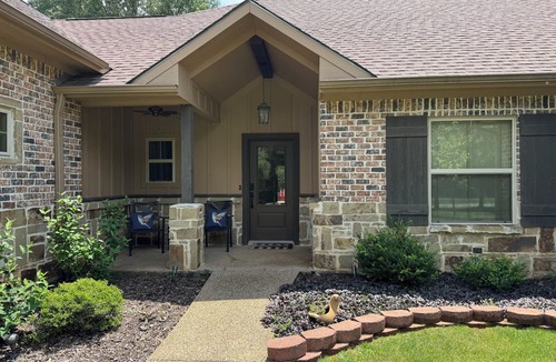 Holly Lake Ranch House | SECaT Retreat: Secluded 3-bedroom house in welcoming Holly Lake Ranch with AC