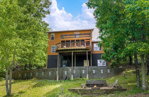 Fort Payne Cabin | Secluded Cabin with Firepit, Swing Bed & Views Retreat in Fort Payne, Alabama