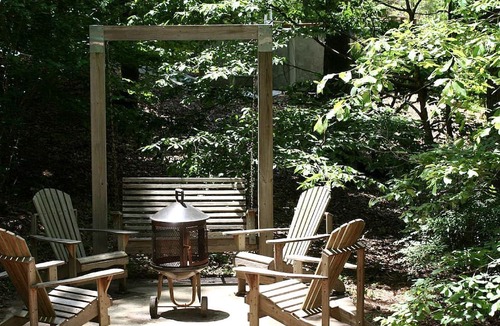 Roxie Cabin | Secluded Forest Cabin Rental with Seasonal Pool near Natchez, Mississippi