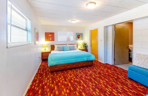 Carrabelle House | Secluded home near the beach with fast WiFi and central AC - snowbirds welcome