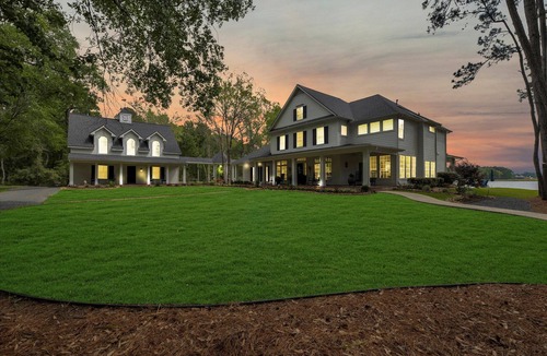 Montgomery House | SECLUDED LUXURY LAKEFRONT ESTATE. WOODED 2.6 ACRES OF PEACE AND RELAXATION.