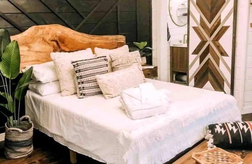 Crane Hill Cabin | Secluded Treehouse Rental Ideal for Glamping in Alabama