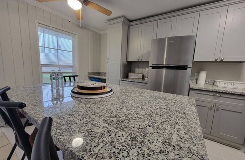 Iowa Apartment | Secret Cajun Retreat Peaceful Corner Stay - HAR 2