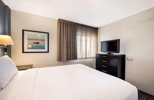 Baymeadows Resort | Serene Getaway in Jacksonville! Fully-equipped Kitchen, Pet-friendly Property!