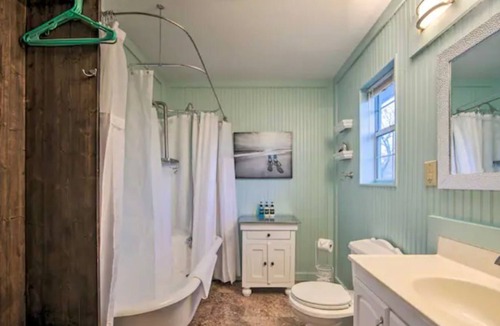 Tool House | Serene Home w/Yard on Cedar Creek Lake