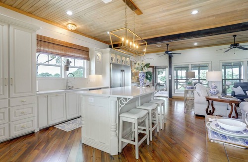 Ventress House | Serene Lake-View Oasis & River Retreat