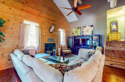 Chipley House | Serene lakeside home with modern upgrades, kayak