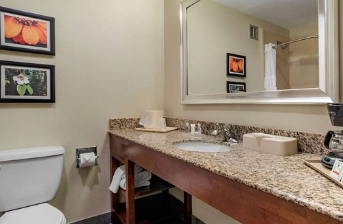 Meridian House | Serene Luxury Escape near Jimmy Rodgers Museum