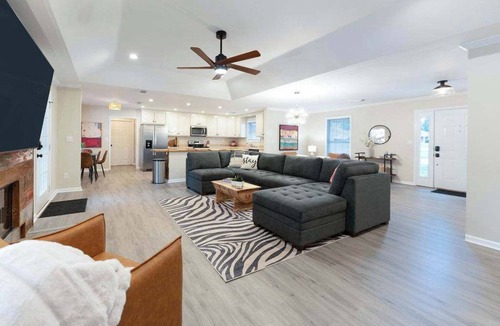 Tuscaloosa House | Serene Private Pool, Outside55"TV,Grill,Cornhole,85"TVoverfireplace 15 Min to UA