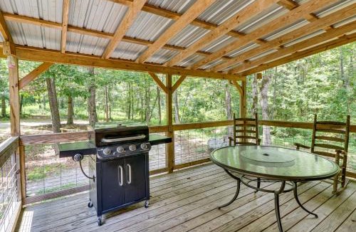 Fort Payne House | Serene & Secluded Alabama Cabin w/Covered Deck!