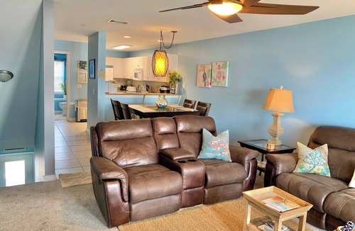 Innerarity Townhomes House | Serenita Ora: Quiet Waterfront Unit with 2 Kayaks!