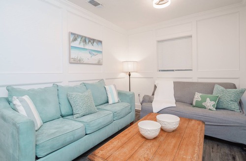 Crescent Beach House | Serenity at Sunset | Winter Rates