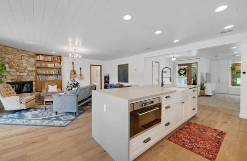 Georgetown House | `Serenity On The San Gabriel` Pet-Friendly! Riverfront! Kayaks! Bikes!