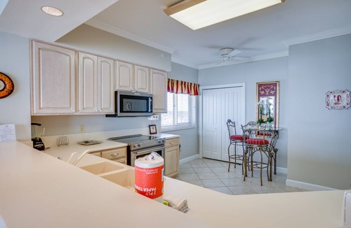 Bel Air Condo | Seventh Heaven! West Facing Corner Unit. Beautiful Views All Around!