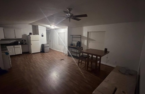 Port Neches House | Shared rooms for workers close to the refineries
