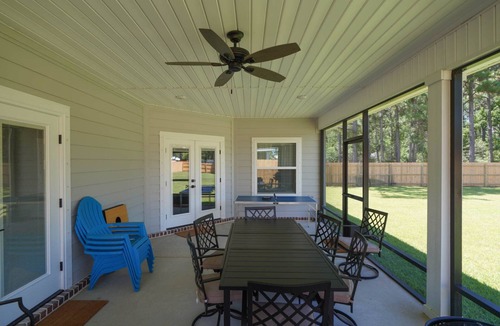 Navarre House | Shelluva Good Time - 3 King Beds 8 Min to Beach