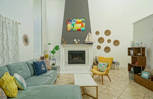 Holiday Isle House | Shoreline Towers Townhome 2~Sleeps 8, Steps to Beach, Pool, Lake Monthly Rates!