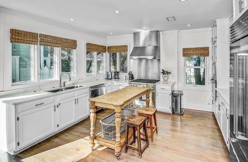 Cottage District House | Short Distance to the White Sandy Beaches, Rendezvous Main House + Carriage in Seaside