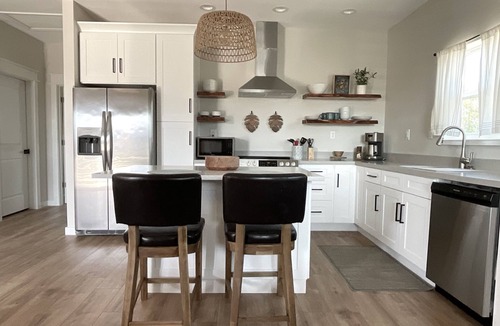 Gulf Breeze House | Short Stays, Big Savings! – 3 & 4-Night Getaways & Pet Friendly!