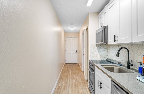 El Centro Beach Condo | Short Walk to the Shore, 2-Story Beach Condo, Community Swimming Pool, Beach Vibes at Lullwater 437