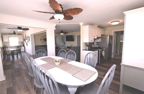 Mexico Beach House | Shuckers & Beaches! In Beautiful Mexico Beach, FL