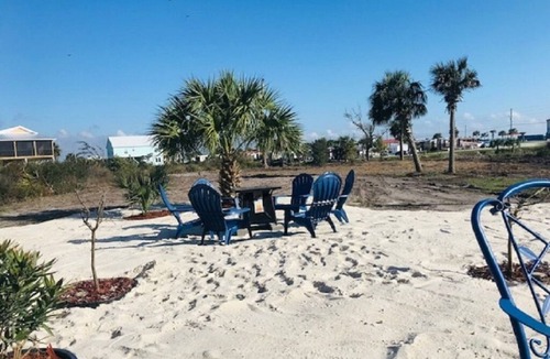 Mexico Beach House | Shuckers & Beaches! In Beautiful Mexico Beach, FL