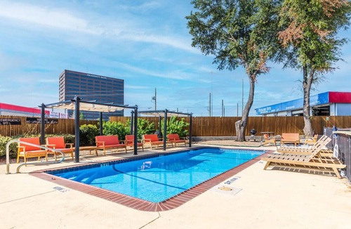 Park Central Apartment | SIMPLY CONVENIENT APARTMENT IN DALLAS, TX!
