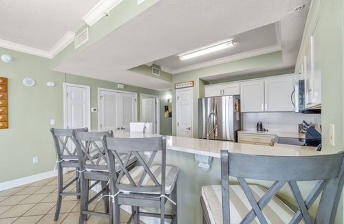 Navarre Beach Condo | Sixth-floor Gulf-front condo with water views, pool, hot tub & covered parking