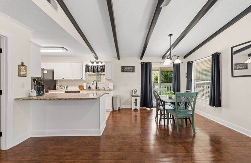 Carencro House | Sizzlin Farmhouse in Carencro