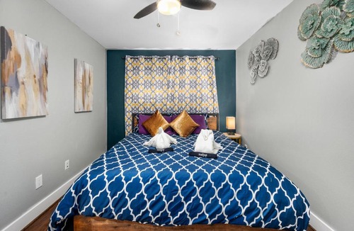 Braeswood Place Apartment | Sleek 1BR Retreat Near NRG and Med Center