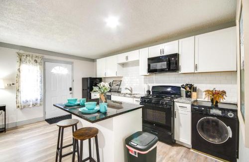 Greenwood Apartment | Sleek & Cozy Greenwood Studio Cottage!