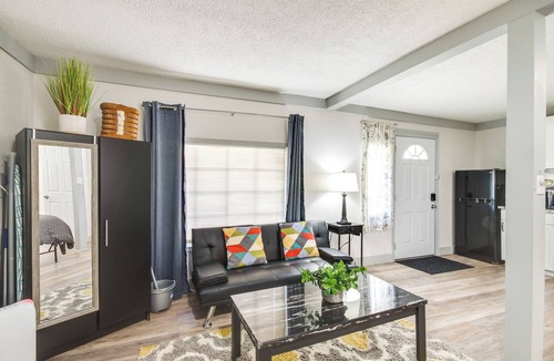Greenwood Apartment | Sleek & Cozy Greenwood Studio Cottage!