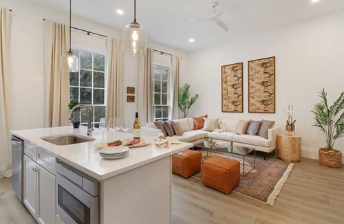 Central Business District Hotel | Sleek Historic Southern Unit Near the FQ