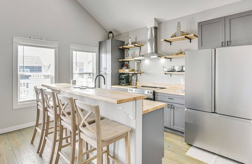 Crystal Beach Cottage | Sleek Home w/Community Perks on Bolivar Peninsula