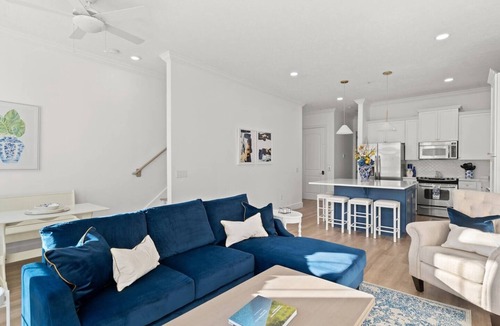 Long Beach House | Sleep 53 | 4 Units | Steps to Beach | Pool
