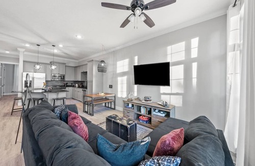 Long Beach House | Sleep 53 | 4 Units | Steps to Beach | Pool